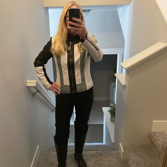 Moto style jacket that fits like a small - Picture 8 of 13